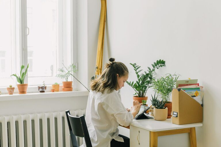 Creating a Relaxing and Productive Home Office Environment